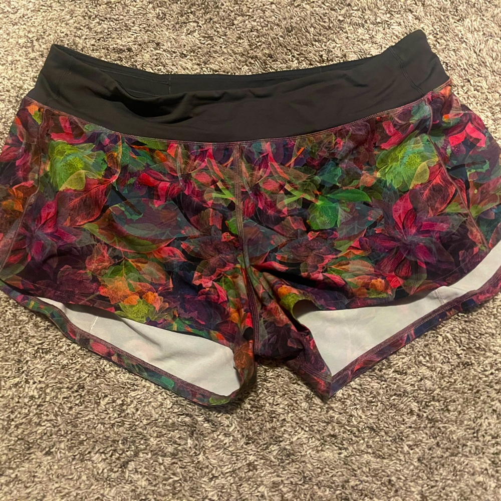 Lululemon Soeed Up Shorts size 14